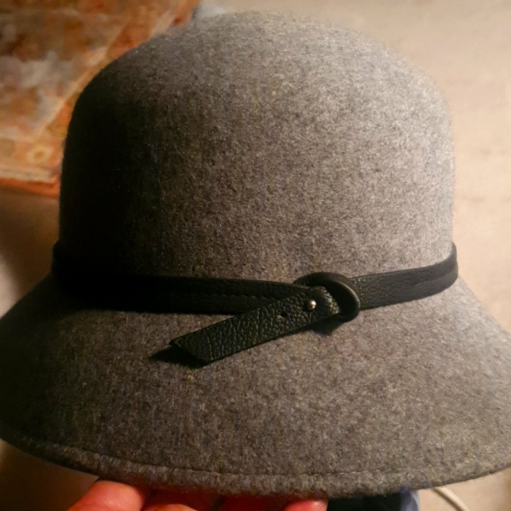 Nine West 22" grey wool cloche hat w/ leather trim